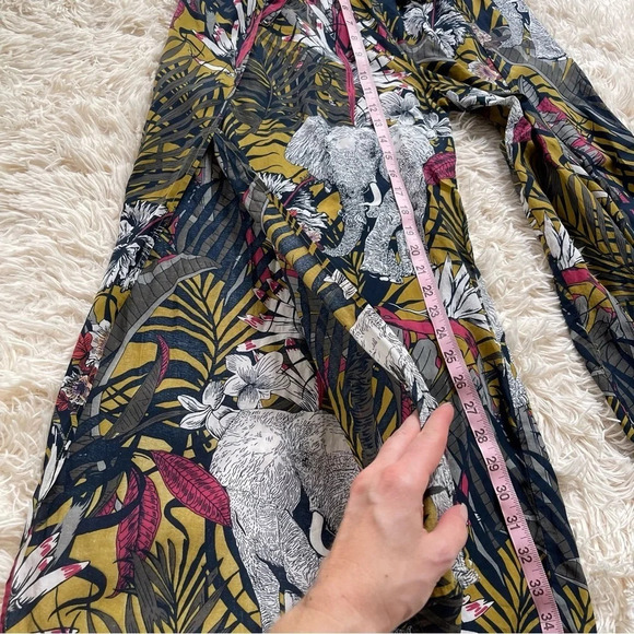 Elan “wrap” pants with panels cover up wide leg size S, but oversized - Picture 3 of 4